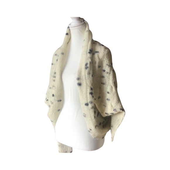Hand Knit Dalmatian Shrug - Picture 3 of 4